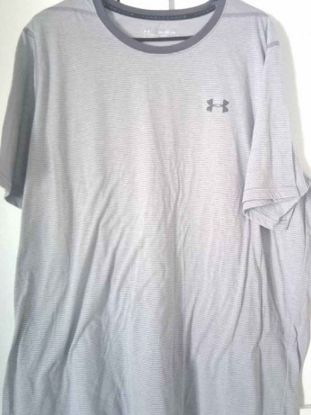 2Xl - Loose Underarmour short sleeve - grey and white stripes